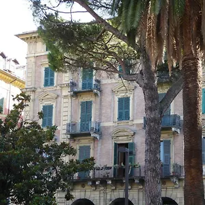 lacasadianna.hotelitalianriviera.com/